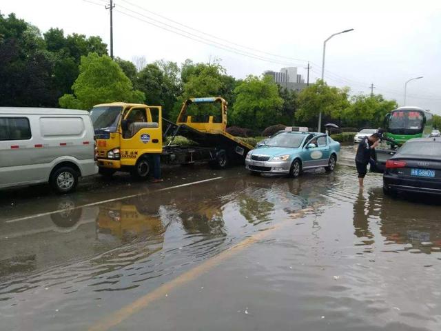 雨天开车要注意这几点，这样就能减少驾驶危险性，还能保护爱车！