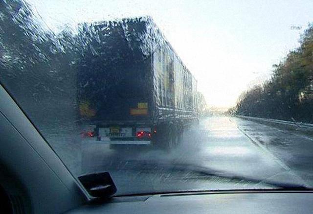 雨天开车6大注意事项,一定要牢记
