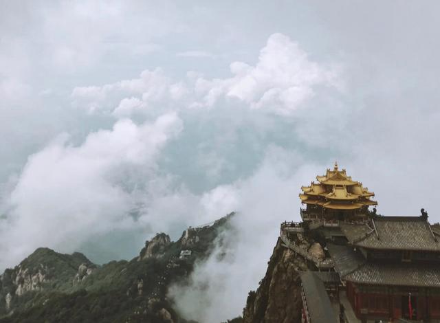 全球黄金最多的山顶!下雪后就成了“云顶天宫”,是老子得道之地