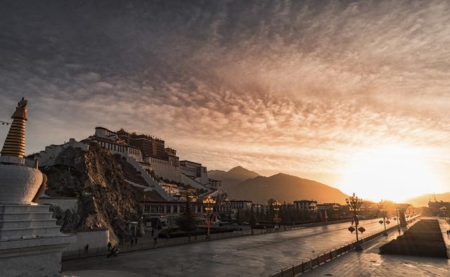 西藏自驾游最少要准备多少钱？五千元肯定不够