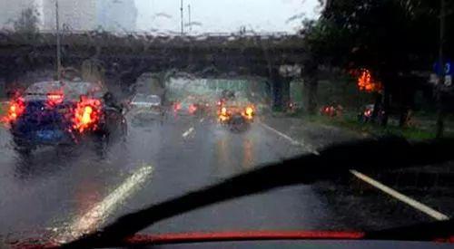 未来一周将有两次降雨天气,阴雨天行车注意事项你知道多少?