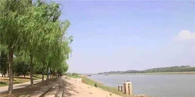 他们把防护服穿成了“记事本” | 中国交通新闻