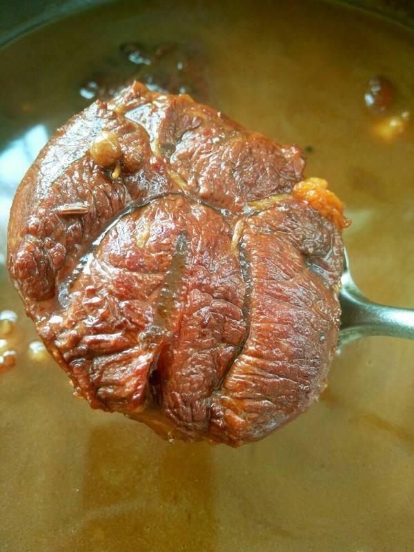 做卤牛肉时，学会这3招，牛肉不散入味，好吃不厌！