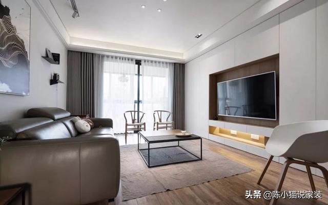 花十几万装的后现代风格,完工效果果然奢华大气,漂亮