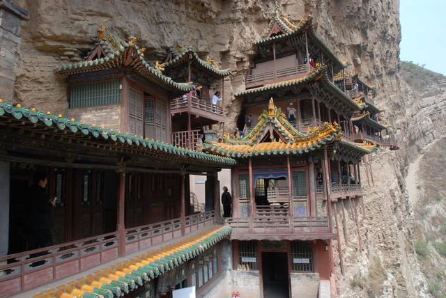 中国最有“仙气”的寺庙,历经千年,寺内从来不生火,游客众多