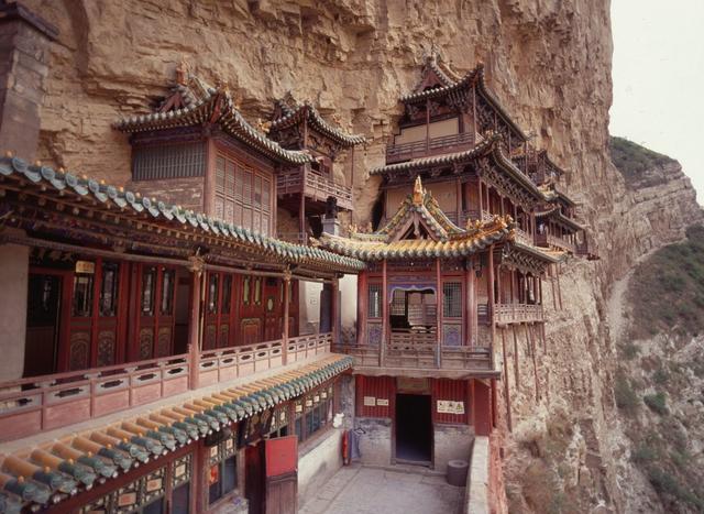 中国最有“仙气”的寺庙,历经千年,寺内从来不生火,游客众多