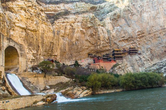中国最有“仙气”的寺庙,历经千年,寺内从来不生火,游客众多