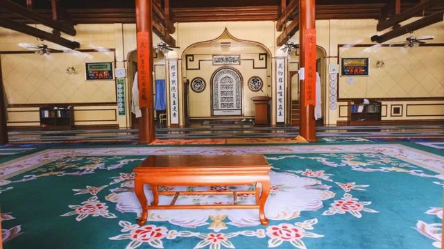 云南这个千年的白族古村历史文化深厚,清真寺里竟然还藏着教室