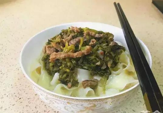小伙常腹痛，查出肝癌，提醒：出现“两痛，三臭”，快查查肝