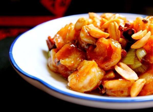 美食推荐：鱼香菜花，新疆大盘鸡，牛肉炒蒜苔，宫保脆皮虾