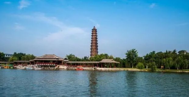 河南一座名气很大的古建筑,素有“天下第一塔“之称,八角十三层