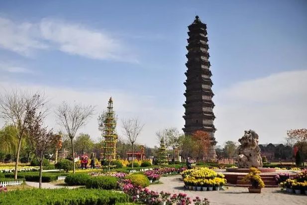 河南一座名气很大的古建筑,素有“天下第一塔“之称,八角十三层
