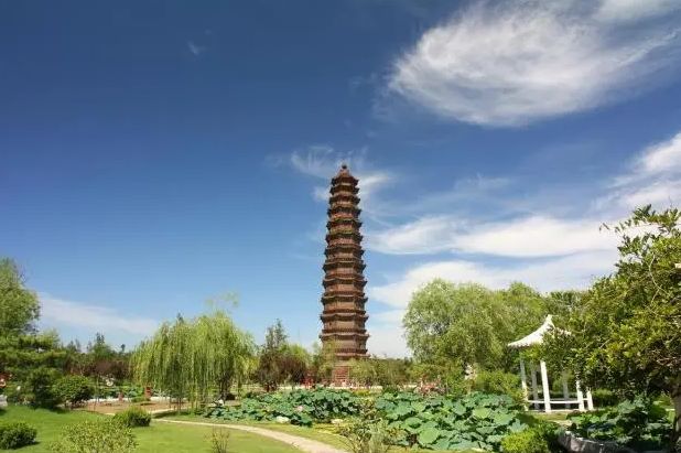 河南一座名气很大的古建筑,素有“天下第一塔“之称,八角十三层