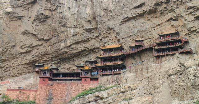 世界上最“险峻”的古建筑，悬空在半山腰上，看了感觉腿软