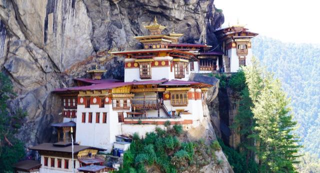 世界上最“险峻”的古建筑，悬空在半山腰上，看了感觉腿软