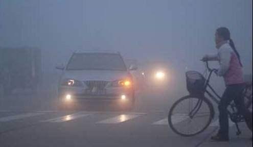 大雾天气开车需要注意这些事儿