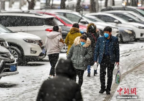 强冷空气来袭 乌鲁木齐迎降雪天气