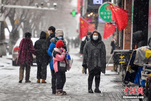 强冷空气来袭 乌鲁木齐迎降雪天气