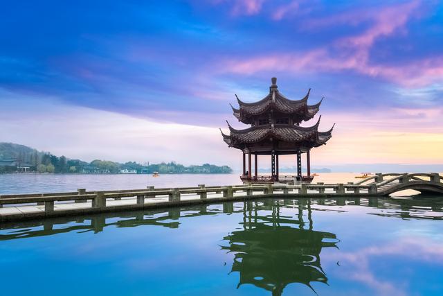 去杭州旅游,吃喝逛街攻略少不了,这几个地方值得一去