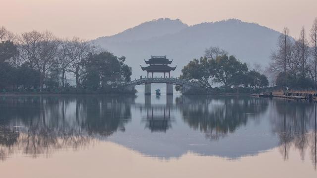 去杭州旅游,吃喝逛街攻略少不了,这几个地方值得一去