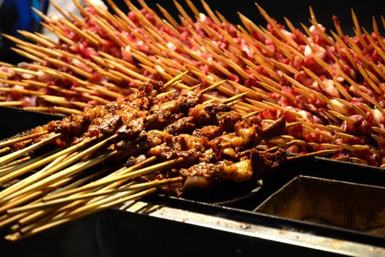 中国3大坑人美食街,当地人从来不去,游客却趋之若鹜