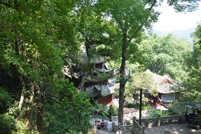 杭州灵隐寺人满为患?背后两座千年古寺才是清净地,却游客稀少