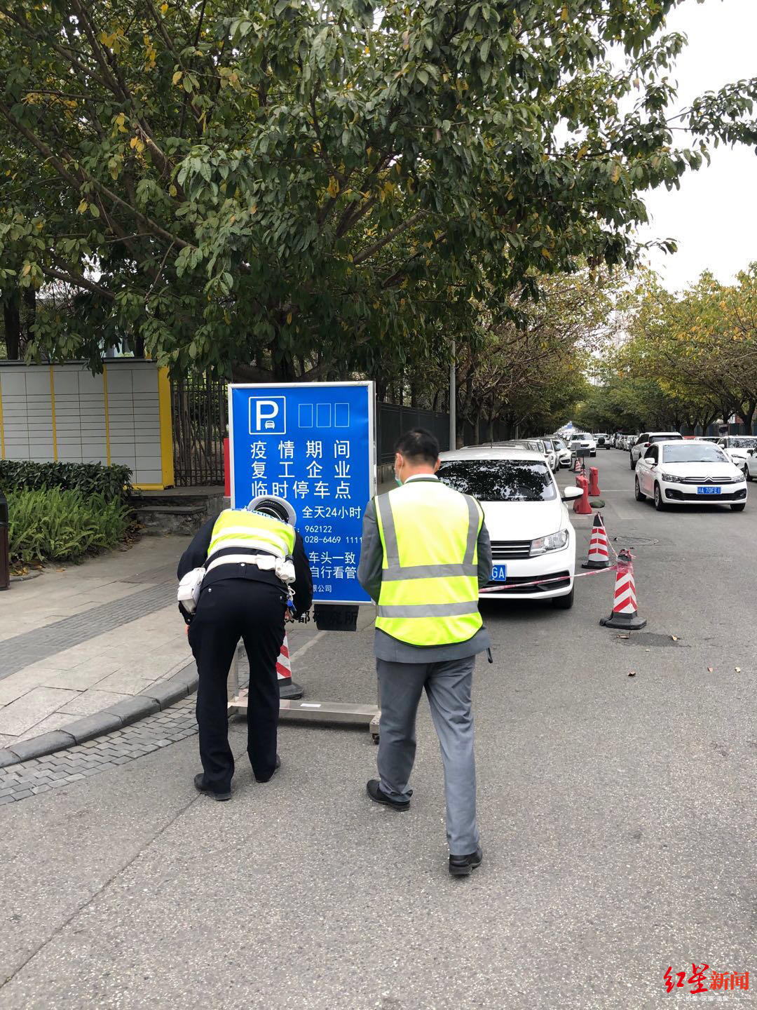 成都交警增设20个复工企业临时停车点 缓解大型企业周边交通压力