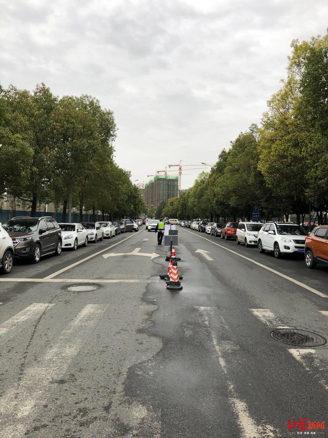成都交警增设20个复工企业临时停车点 缓解大型企业周边交通压力