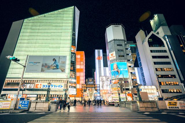 580米的商店街，平日6万人购物，周末更是翻倍，已有380年历史