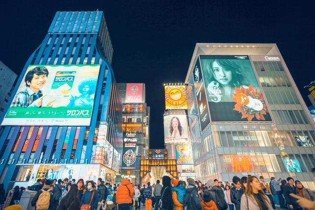 580米的商店街，平日6万人购物，周末更是翻倍，已有380年历史