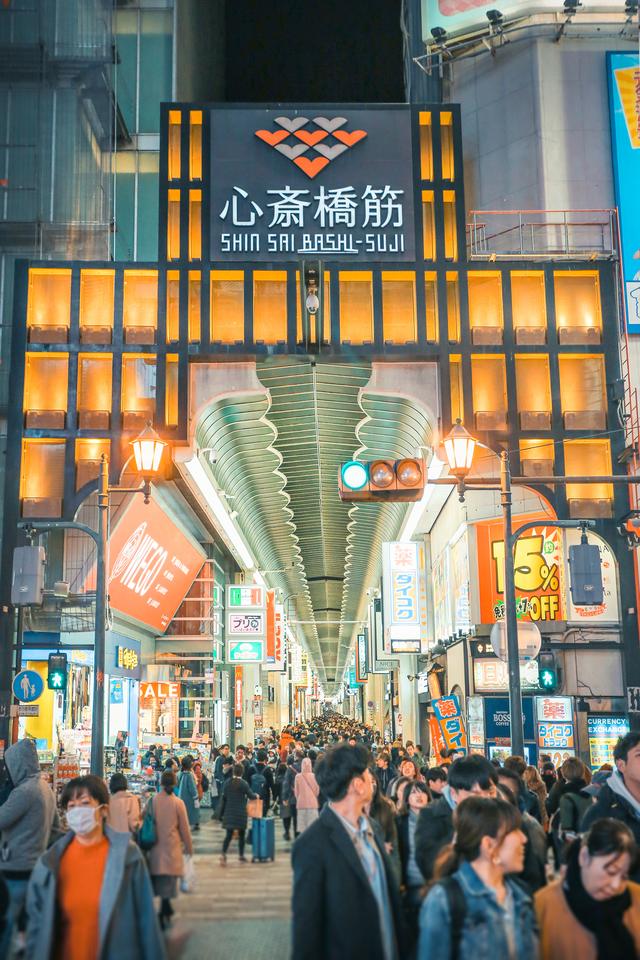 580米的商店街，平日6万人购物，周末更是翻倍，已有380年历史