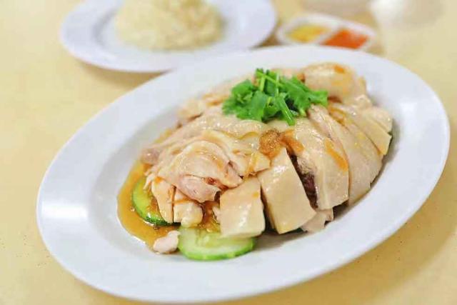 “海南”鸡饭不在海南,居然是新加坡国菜?拆解海南鸡饭4大灵魂