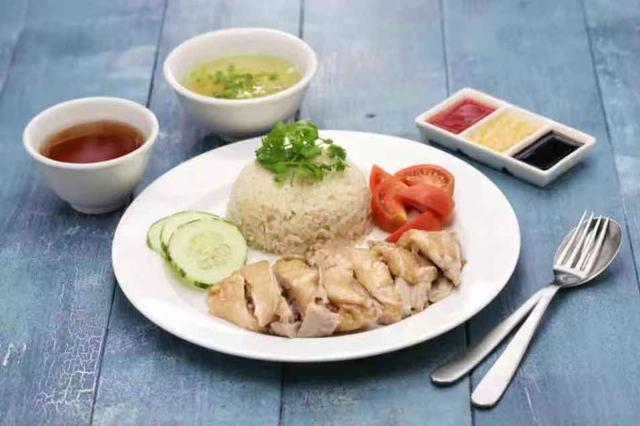 “海南”鸡饭不在海南,居然是新加坡国菜?拆解海南鸡饭4大灵魂