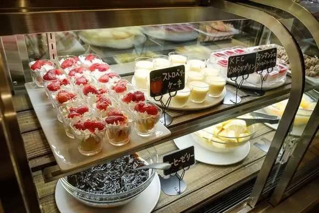肯德基开了第一家自助餐厅,每位126元,终于能狂吃炸鸡汉堡了