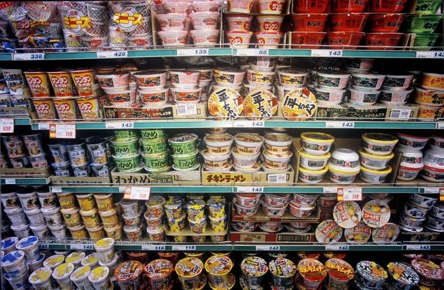去过日本便利店后,中国游客吐槽,国内的便利店一点也不便利