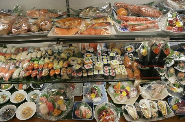 去过日本便利店后,中国游客吐槽,国内的便利店一点也不便利