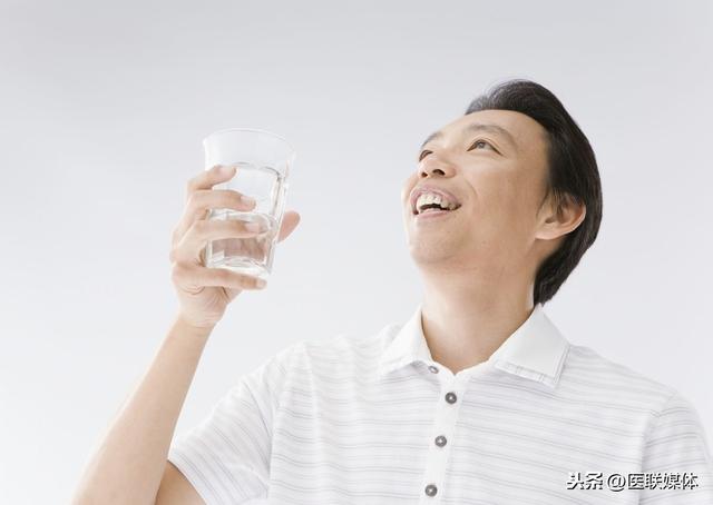 男人保养身体，不妨养成3个习惯，前列腺或会对你说谢谢