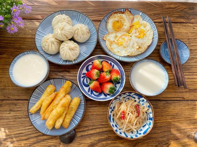 日本人嫌弃中国早餐太简陋，中国网友：我们精致起来，自己都害怕