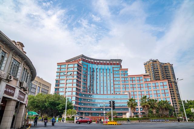 厦门的百年历史,国内唯一直通大海的步行街,却是充满南洋风情