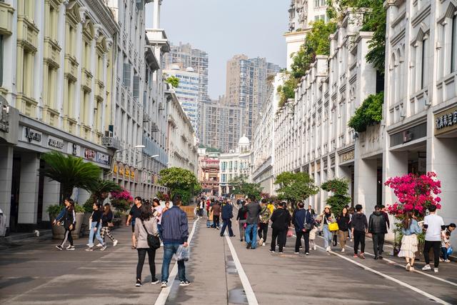 厦门的百年历史,国内唯一直通大海的步行街,却是充满南洋风情