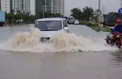 「老司机讲堂」这些雨天行车常识，你最好都温习一遍！