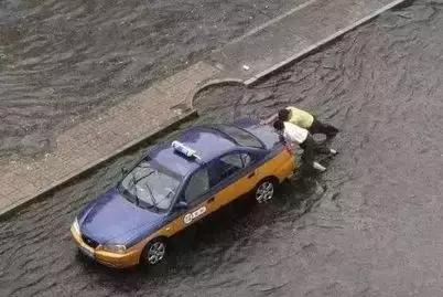 「老司机讲堂」这些雨天行车常识，你最好都温习一遍！