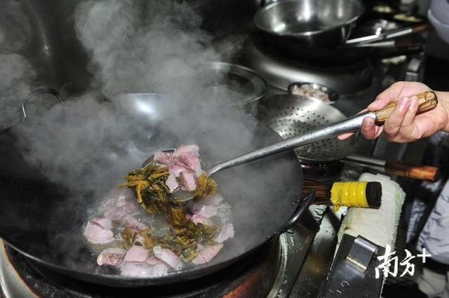 梅州人最爱的宵夜美食是它!梅县区畲江镇这道菜被誉为“盘中明珠”