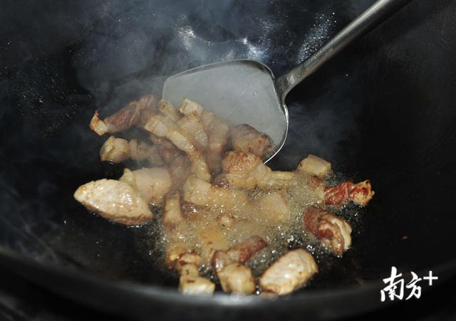 梅州人最爱的宵夜美食是它!梅县区畲江镇这道菜被誉为“盘中明珠”