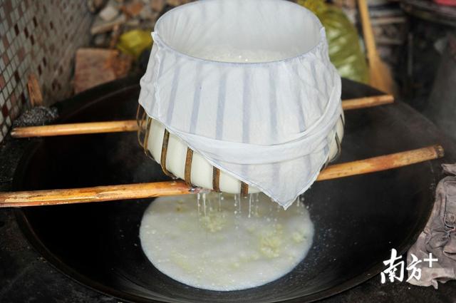 舌尖上的梅县:它是客家人常见的桌上美食,乾隆曾赐名“金裹玉”