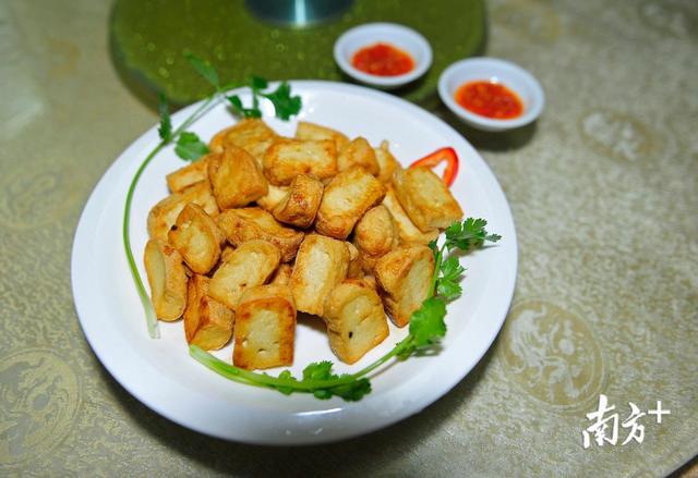 舌尖上的梅县:它是客家人常见的桌上美食,乾隆曾赐名“金裹玉”