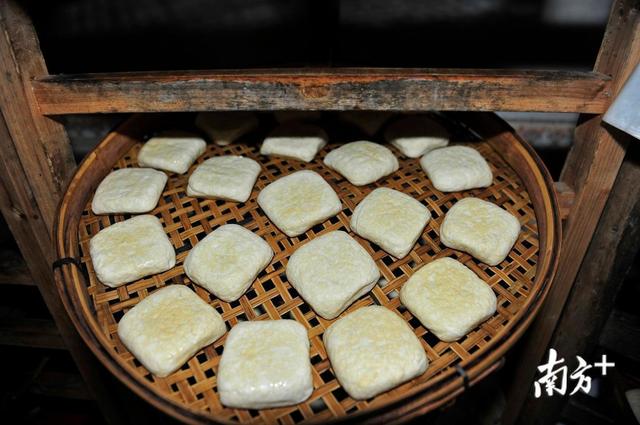舌尖上的梅县:它是客家人常见的桌上美食,乾隆曾赐名“金裹玉”
