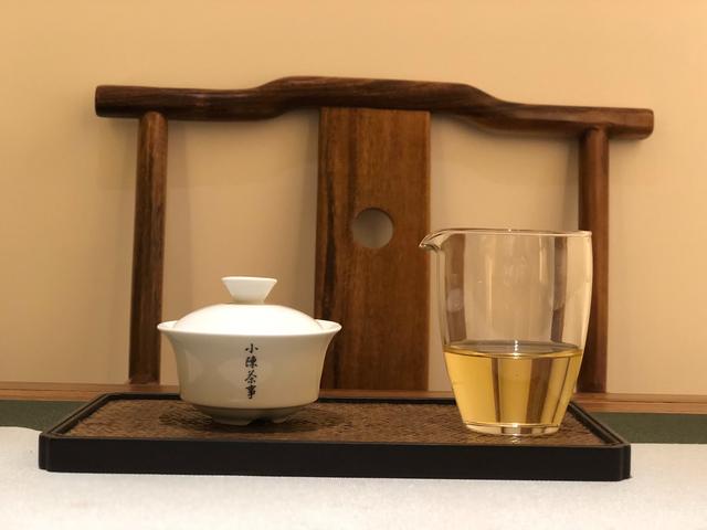 居家生活，想布置一个泡茶的小空间并不难，凑其这四种茶具就行了