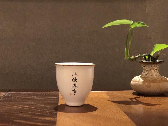 居家生活,想布置一个泡茶的小空间并不难,凑其这四种茶具就行了