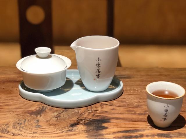 居家生活,想布置一个泡茶的小空间并不难,凑其这四种茶具就行了